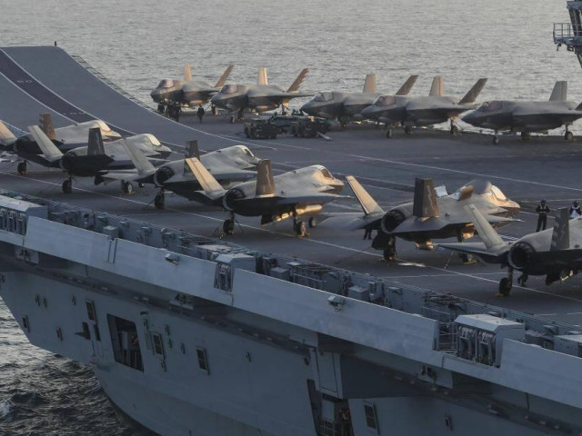 Thế giới - Anh chia nhóm tấn công tàu sân bay làm hai để có chiến hạm đưa đến Biển Đen