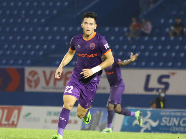 Bóng đá - Tiến Linh nhường "Tây" sút phạt vẫn tỏa sáng, được khen số 1 Việt Nam