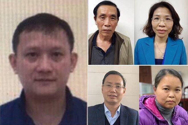 Bị cáo Bùi Quang Huy (bên phải) cùng một số bị cáo khác trong vụ án