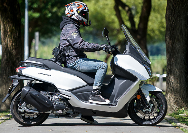 Đánh giá dòng maxi-scooter “đáng đồng tiền” 2021 SYM Maxsym 400 - 8