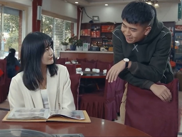 Video Clip Cười - Cứ nghĩ quán ăn tinh tế nhưng thực tế lại khiến người đẹp giật mình