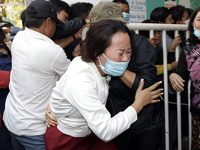 Bóng đá - HAGL - Kiatisak đấu Hà Nội FC: "Sốt vé" chưa từng thấy, xếp hàng từ 3-4h sáng