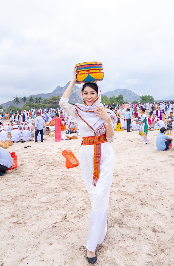 Hoa hậu Nguyễn Huỳnh Trang được mời tham dự lễ hội Chăm Ra-mư-wan - 3