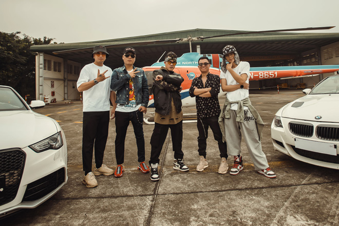 Young Uno (giữa) cùng các "lão tướng" hip-hop Việt Nam hội tụ trong MV mới