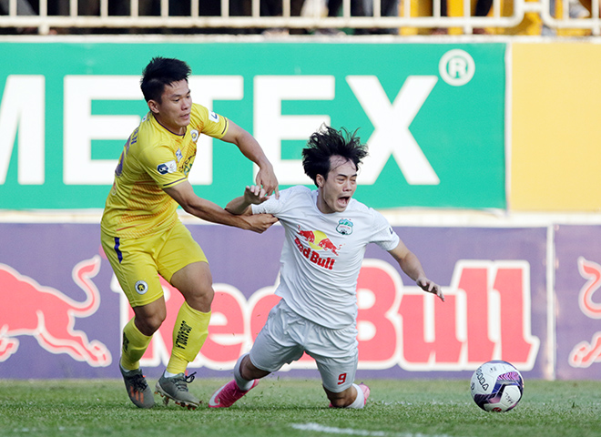 SAO HAGL và Hà Nội FC suýt "choảng nhau" trên sân Pleiku - 10