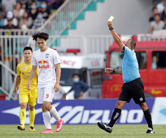 SAO HAGL và Hà Nội FC suýt "choảng nhau" trên sân Pleiku - 11