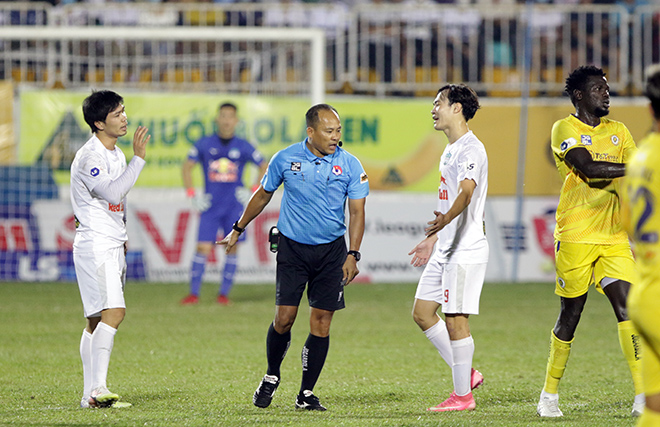 SAO HAGL và Hà Nội FC suýt "choảng nhau" trên sân Pleiku - 8