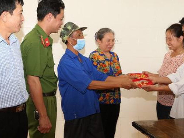 Tin tức trong ngày - Cặp vợ chồng trả lại 21,4 cây vàng trị giá 1,2 tỉ đồng cho người đánh rơi