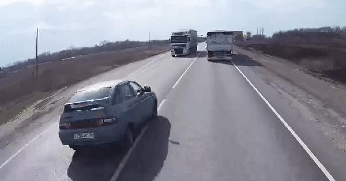 Ô tô - Vượt ẩu, ôtô phanh cháy bánh tránh va chạm