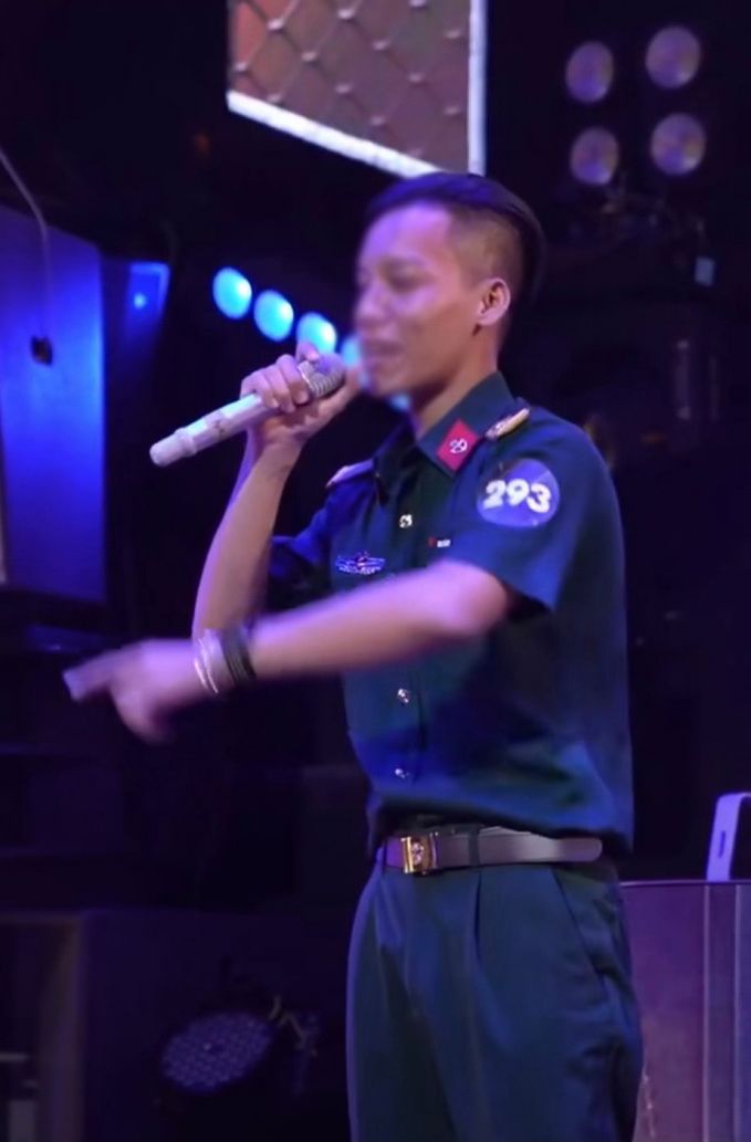 Thí sinh mặc quân phục đi thi “Rap Việt” khiến dân mạng tranh cãi vì sai tác phong - 1