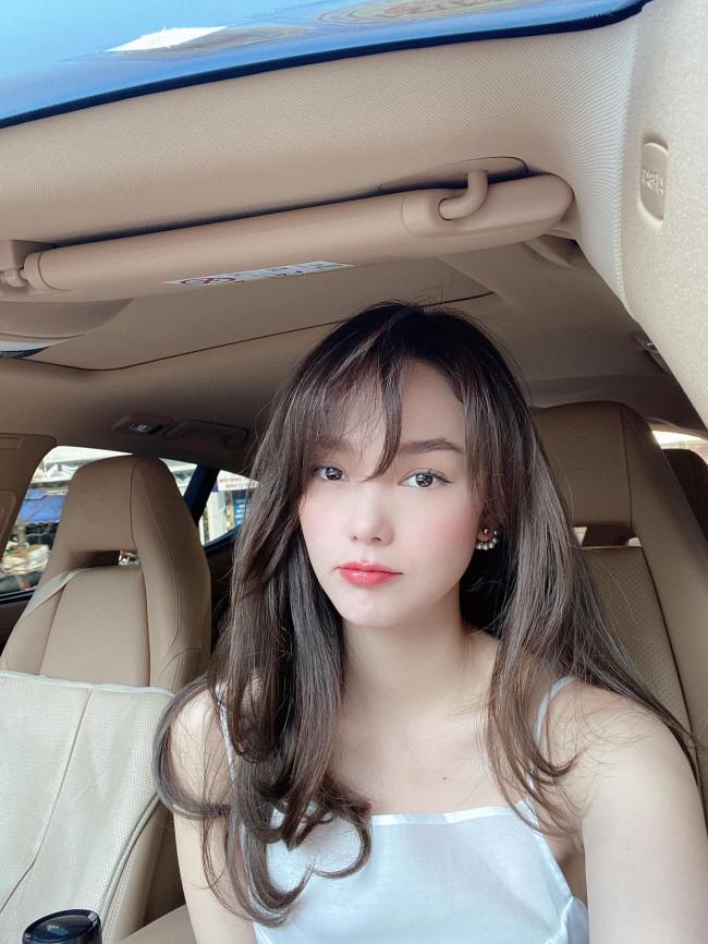 Khoảnh khắc xinh đẹp đời thường của cô được báo Trung Quốc ngợi ca như nữ thần.
