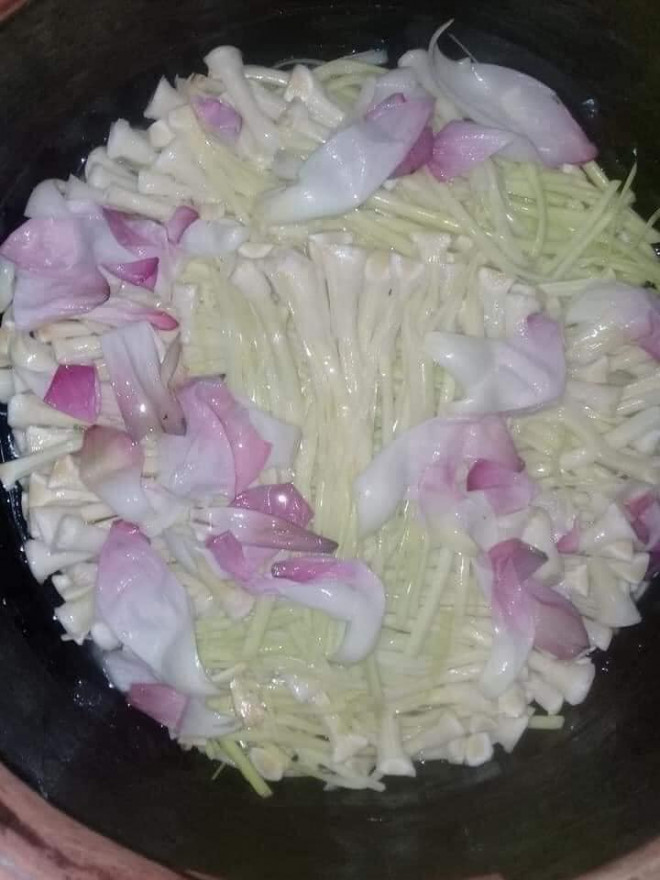 Bồn bồn muối cùng sen vừa thơm, vừa giòn