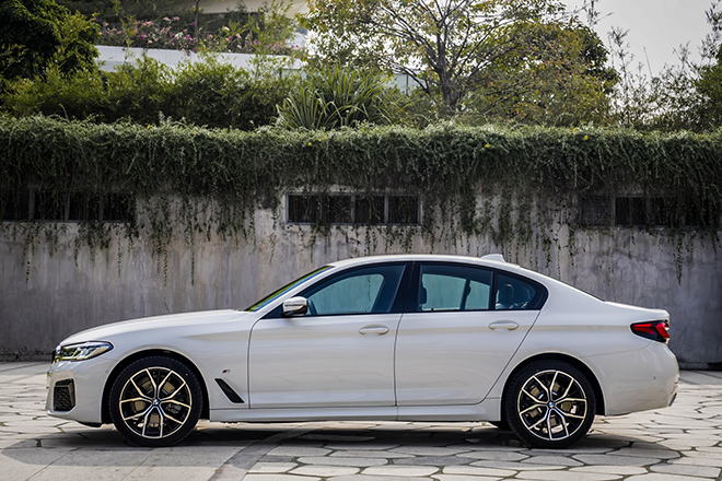 Giá lăn bánh các phiên bản BMW 5-Series vừa được ra mắt - 5