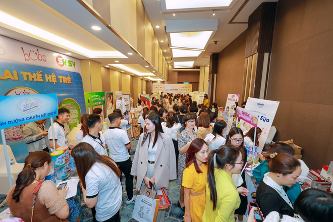 Work shop Chia sẻ kinh nghiệm kinh doanh online thu hút sự tham dự của hơn 300 shop bán lẻ và gần 40 nhãn hàng mẹ bé lớn