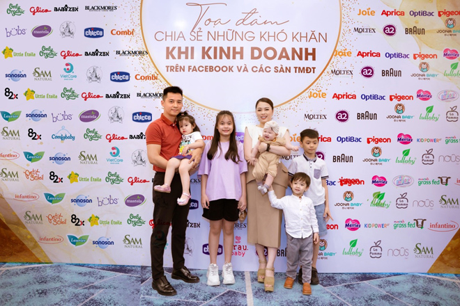 Hot mom/CEO/Founder Hằng Túi là bà mẹ 6 con được nhiều mẹ bỉm sữa biết tới với những bí kíp chăm sóc con nhận được hàng ngàn lượt chia sẻ trong nhiều năm qua. Ngoài ra các kinh nghiệm về kinh doanh của cô cũng đã giúp cho rất nhiều người tìm thấy được hướng đi và cách làm khi bước chân trên con đường kinh doanh online.&nbsp;