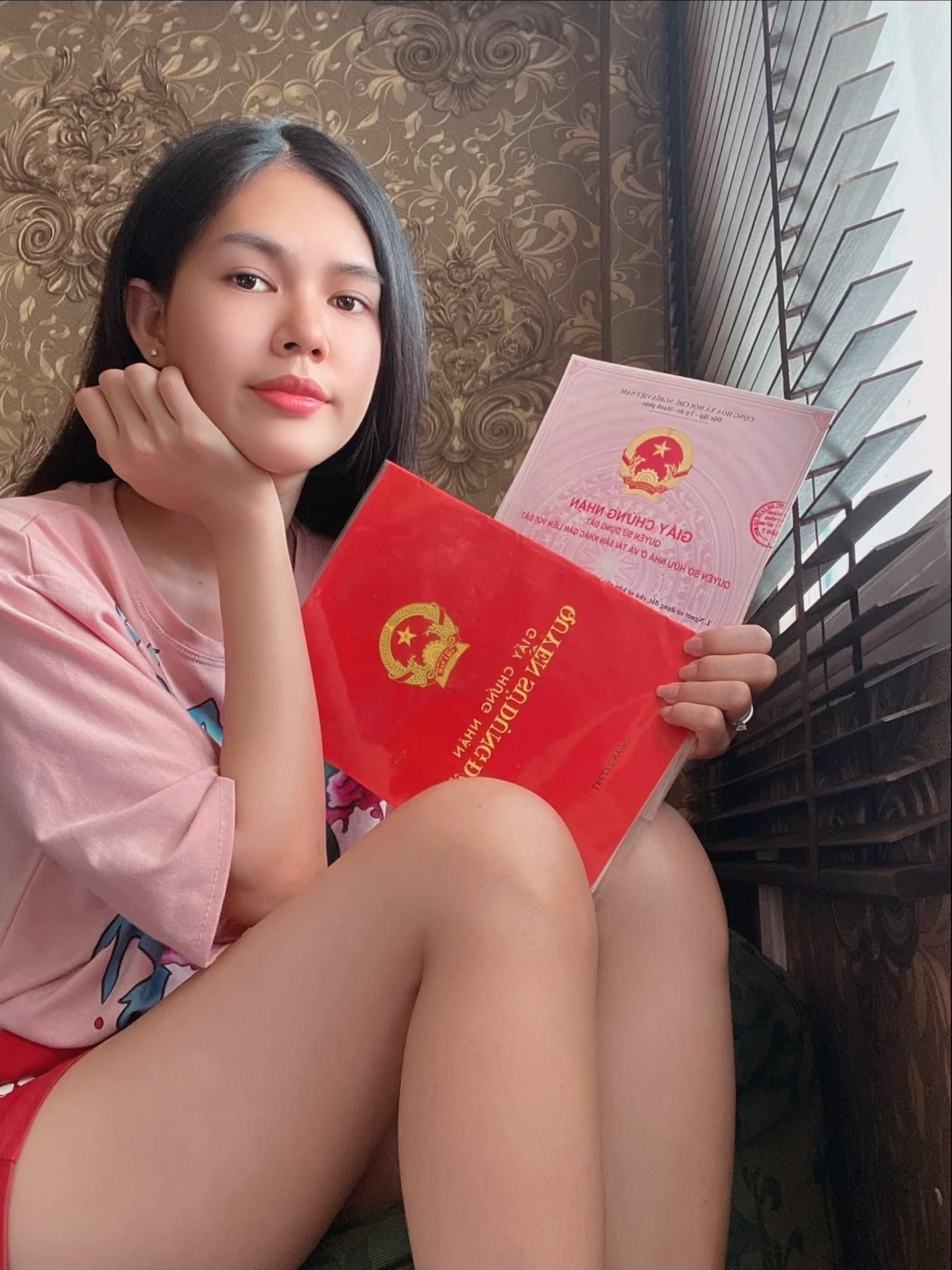 Ngọc Trinh khoe “sương sương” sổ hồng sổ đỏ, bạn trai cầu thủ nói câu bất ngờ - 1