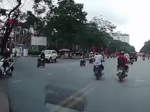 Media - Xe máy vượt ẩu nhận "cái kết đắng"