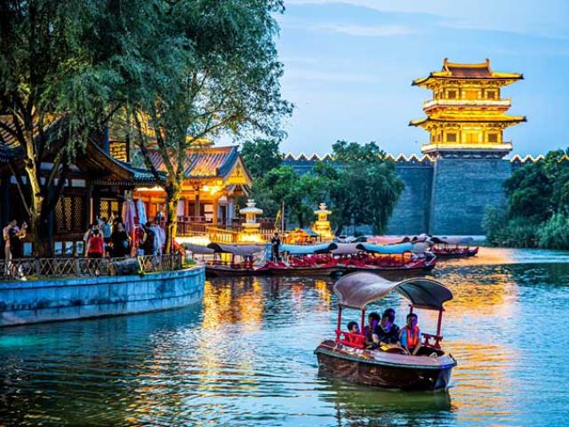 Du lịch - Choáng ngợp trước địa điểm &quot;nhẵn mặt&quot; trong các bộ phim cổ trang, cảnh thật đẹp xuất sắc hơn cả trên phim