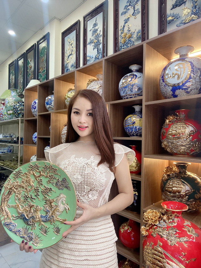 Doanh nhân Tạ Minh Trang luôn dành trọn tình yêu và đam mê với gốm.