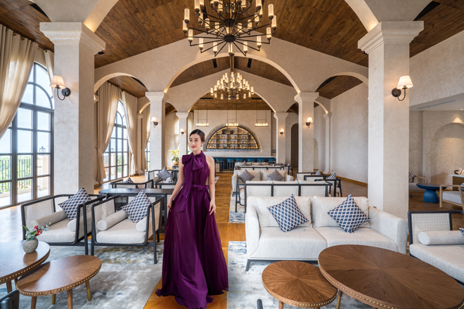 Hoa hậu Đỗ Mỹ Linh cũng là một khách hàng đầu tư vào dự án từ cuối năm 2018, người đẹp cho biết hết sức hài lòng với khoản đầu tư vào NovaHills Mui Ne Resort & Villas với việc chia sẻ lợi nhuận 85%.