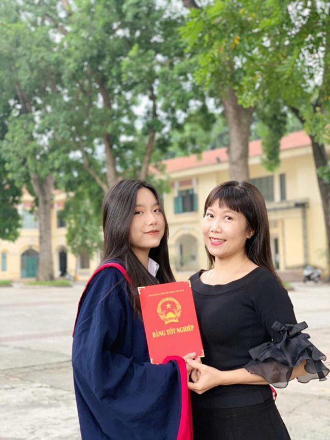 Nhan sắc xinh đẹp của con gái Hương Tươi khiến người hâm mộ không khỏi ngỡ ngàng. Ngoài ra, nữ diễn viên còn có một cậu con trai.
