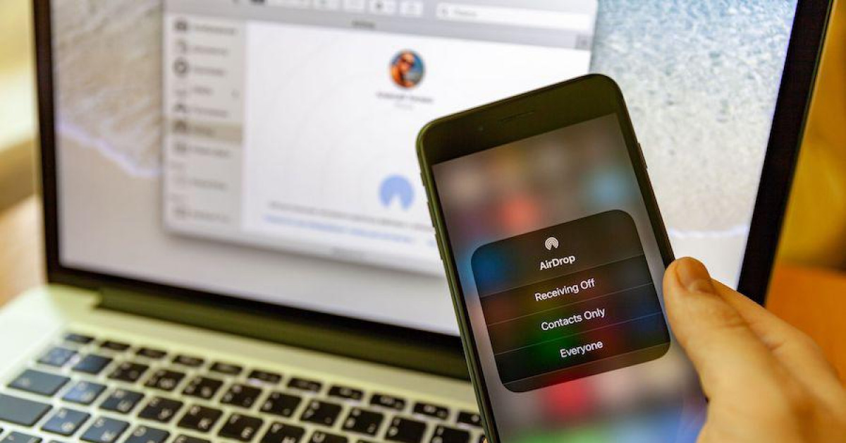 Công nghệ thông tin - Lỗ hổng AirDrop có thể khiến bạn bị lộ số điện thoại và email