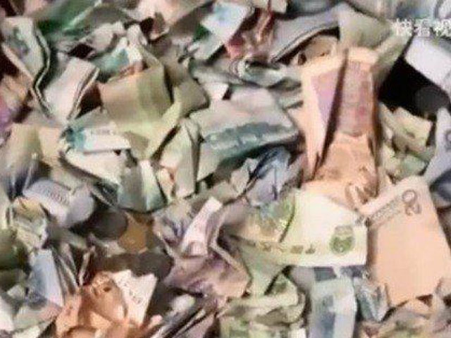 Bạn trẻ - Cuộc sống - Con trai mở thùng rượu bí ẩn khiến bố “méo mặt” vì bị lộ bí mật 10 năm