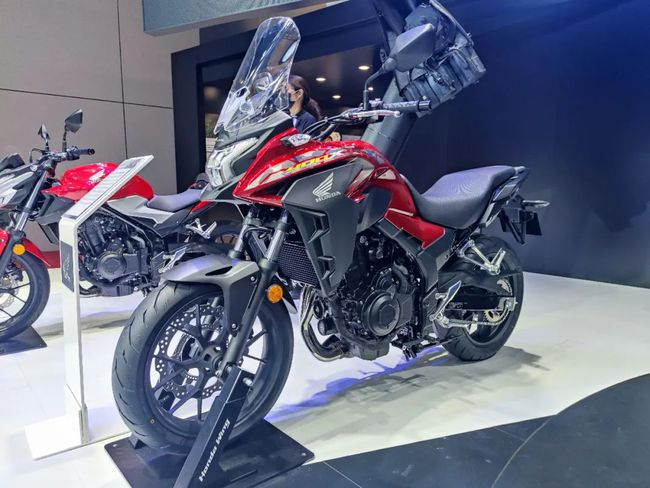 2021 Honda CB400F và CB400X mới được giới thiệu tại triển lãm xe Shanghai Auto Show ở Trung Quốc. Ảnh 2021 Honda CB400X.
