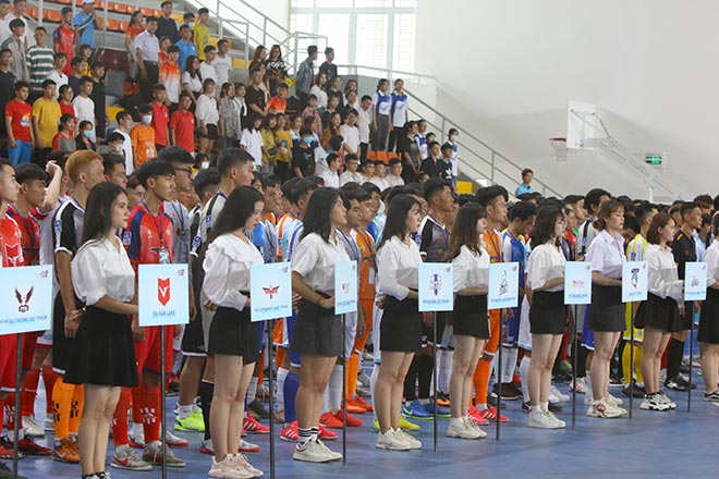 Chiều ngày 24/4, giải thể thao Sinh viên Việt Nam - Vietnam University Games (VUG) lần thứ 8 khu vực TP.HCM chính thức khai mạc tại Nhà thi đấu TDTT Đạt Đức (quận Gò Vấp).