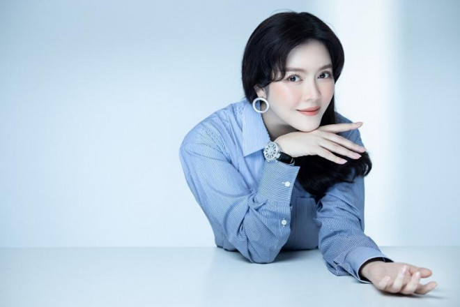 Lý Nhã Kỳ tiết lộ mẹo diện trang phục &#34;hack&#34; tuổi, netizen liên tưởng đến Song Hye Kyo - 1