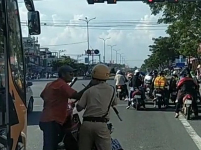 Tin tức trong ngày - Bị "tuýt còi", tài xế say xỉn dùng gậy bóng chày đánh vào mặt CSGT