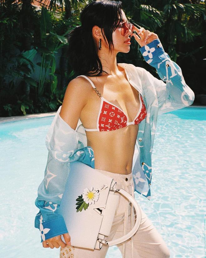 Cùng đụng hàng một mẫu bra hàng hiệu nổi bật, sao Việt nào chiếm ưu thế hơn? - 4