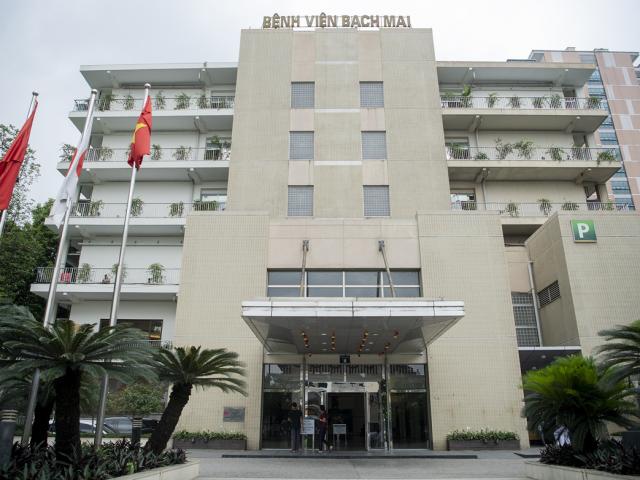 Tin tức trong ngày - Nóng trong tuần: Chiêu thổi giá gấp 4 lần phẫu thuật sọ não bằng robot ở Bệnh viện Bạch Mai