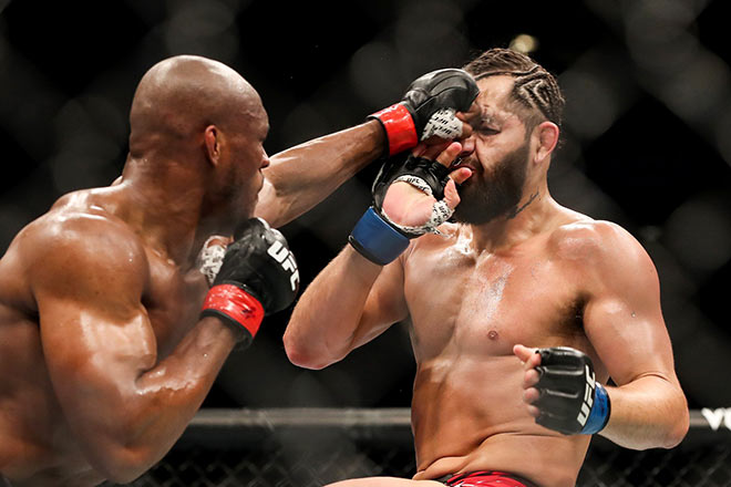 &#34;Gã điên&#34; McGregor vướng chuyện dở khóc dở cười, Pacquiao gặp sự cố - 3