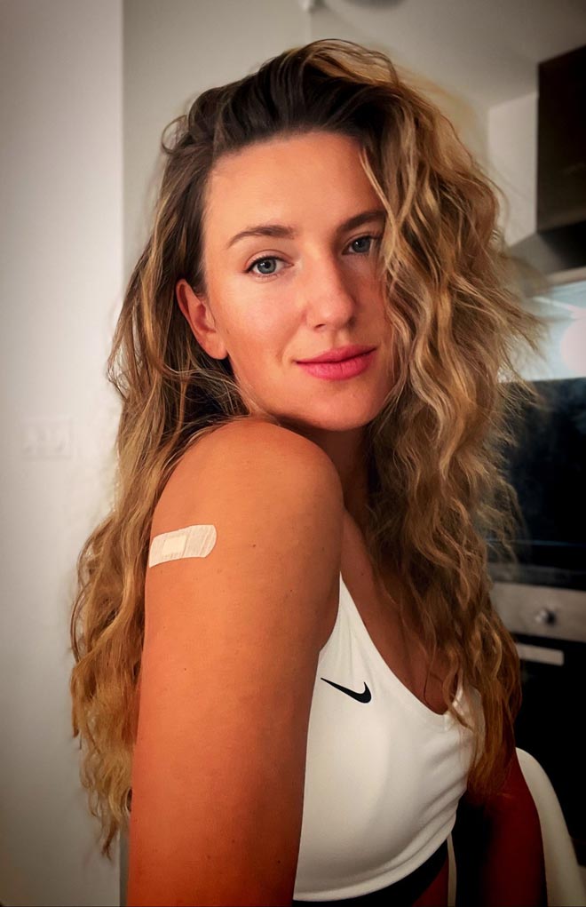 Azarenka hào hứng sau khi tiêm vắc-xin phòng Covid-19