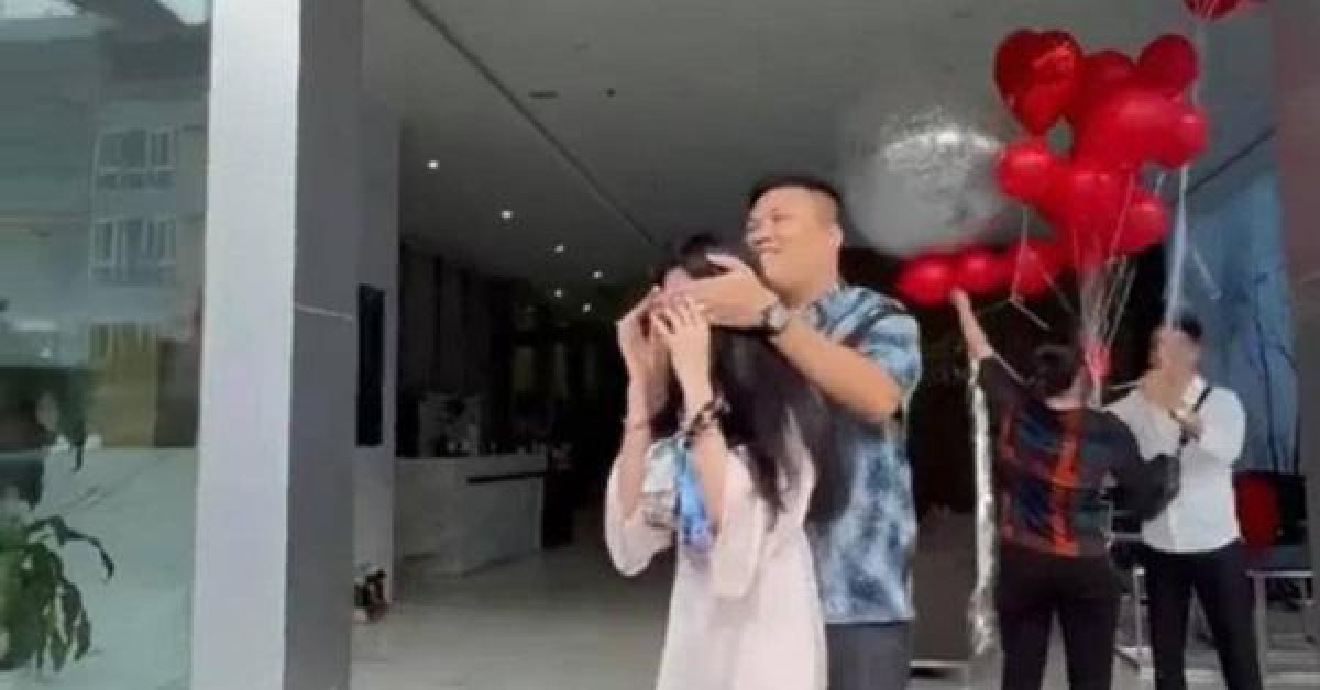 Bạn trẻ - Cuộc sống - Vừa ăn hỏi xong chú rể đã "chơi lớn" tặng quà hơn 5 tỷ khiến ai cũng "choáng váng"