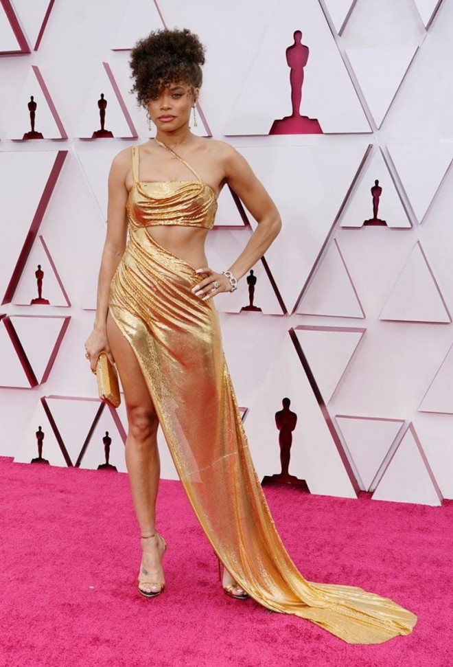 Thảm đỏ Oscar 2021: Bữa tiệc thời trang rực rỡ, công chúa Disney Zendaya chiếm spotlight - 10