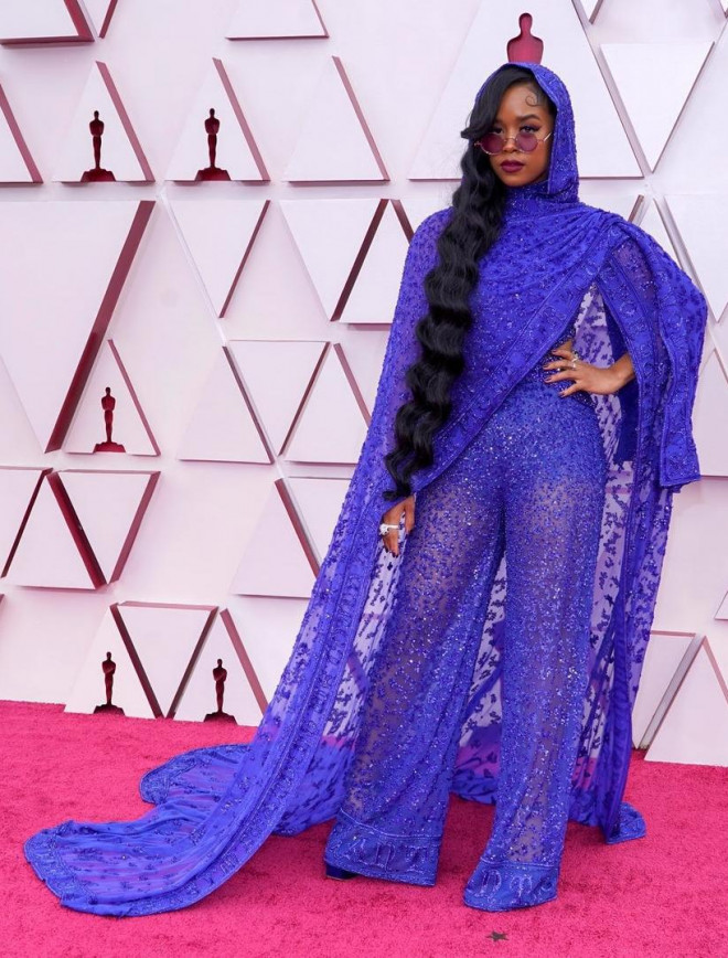 Thảm đỏ Oscar 2021: Bữa tiệc thời trang rực rỡ, công chúa Disney Zendaya chiếm spotlight - 13