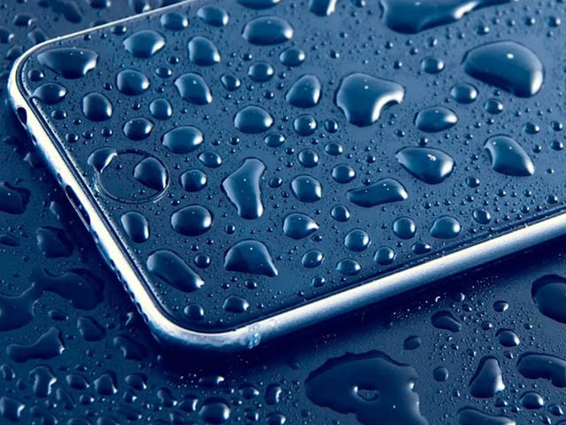 Thời trang Hi-tech - Bảo hành chống thấm nước trên iPhone sắp bị lôi ra tòa