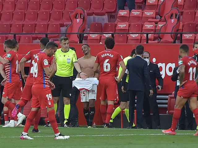 Bóng đá - "Ao làng" La Liga: Trọng tài cho hết trận rồi lại gọi cầu thủ ra sân đá thêm 1 phút
