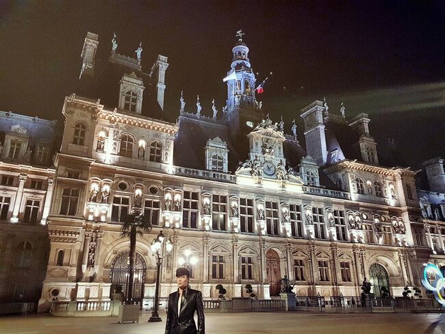 Nathan Lee từng khiến công chúng “choáng ngợp” khi rao bán một tòa nhà 7 tầng có giá 2.500 tỷ đồng, nằm ở vị trí đắt đỏ giữa trung tâm thủ đô Paris - Pháp, đối diện Tòa thị chính Paris.
