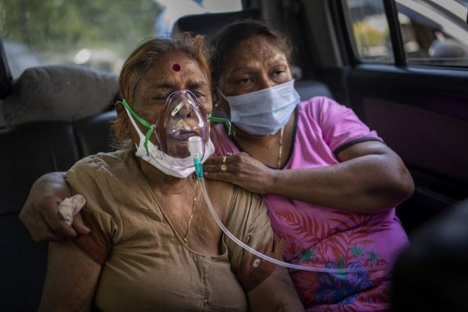 Oxy đang trở nên khan hiếm tại hầu hết các bệnh viện của Ấn Độ. Ảnh: Reuters