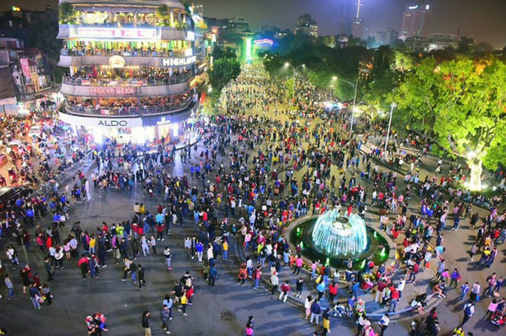Hà Nội tạm dừng tổ chức lễ hội và&nbsp;phố đi bộ để phòng dịch COVID-19.