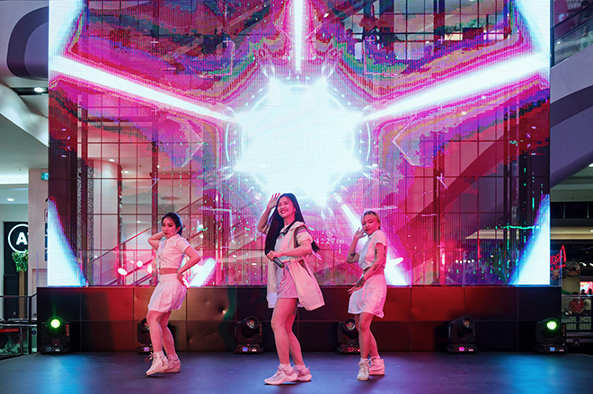 Giọng ca “Cảm Nắng” tự tin đốt cháy sân khấu với loạt hit của mình