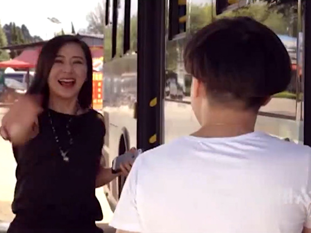 Clip hài hước - Cái tật "mê gái" thì có đầu thai cũng không hết được