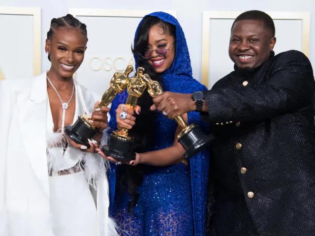 Thời trang - Có gì trong túi quà trị giá 200 ngàn đô la của Oscar 2021