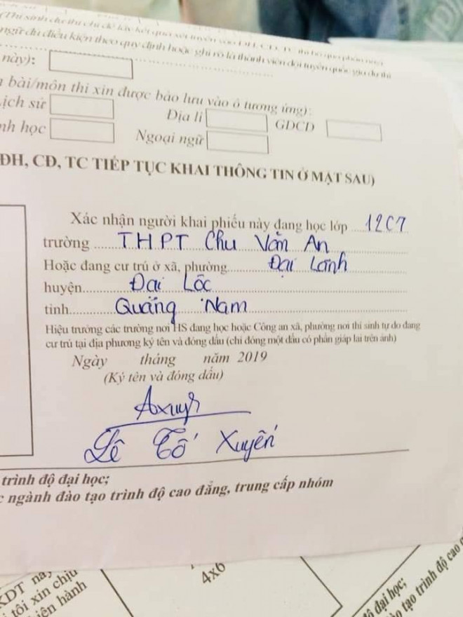 Đôi khi teen làm thí sinh, kiêm luôn Hiệu trưởng thậm chí cả... Công an.