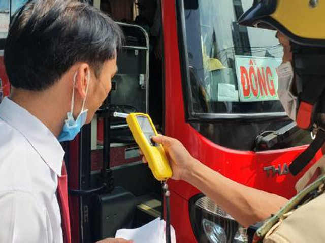 Tin tức trong ngày - Tài xế xe khách bất ngờ tố xe máy chạy rất ẩu!