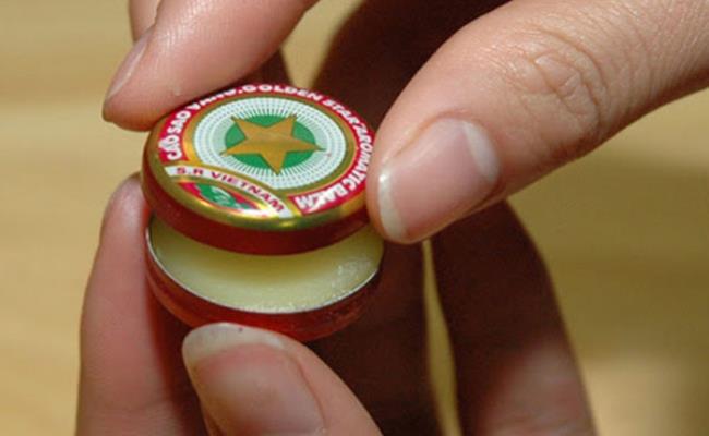 Hiện nay, sản phẩm này lại được đánh giá cao trên chợ mạng quốc tế. Trên trang TMĐT Ebay, một hộp Cao Sao Vàng được bán với giá 50.000-70.000 đồng, đắt gấp 30 lần so với giá gốc bán ở Việt Nam.
