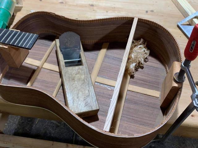 Thị trường - Tiêu dùng - Thứ vứt chẳng ai lấy, chàng trai trẻ đem về sáng tạo bán cả triệu đồng, không đủ hàng để bán